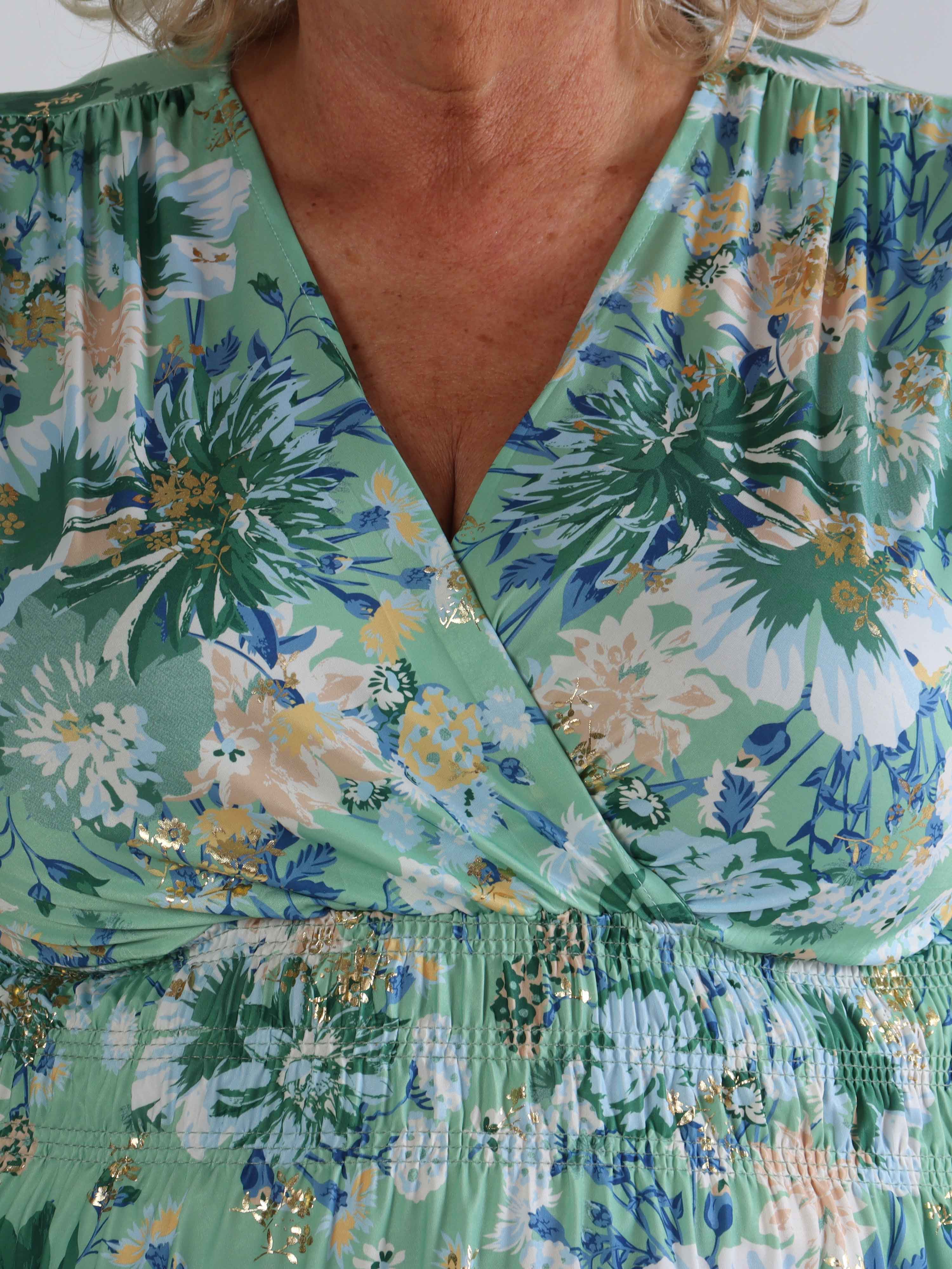 Pams Flower Shirt - Plus size bluse med fine blomster og guld detaljer